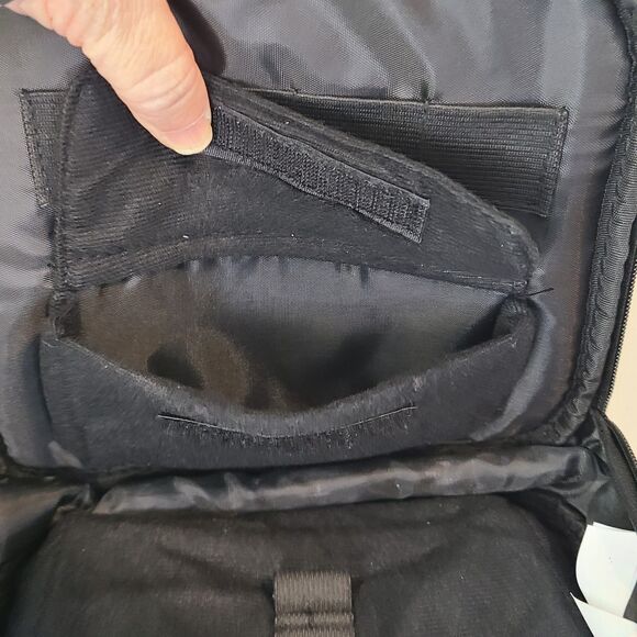 Nintendo 3DS Super Mario Carrying Case Travel Bag Transporter Black Video Games - Picture 8 of 16